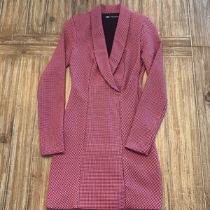Zara houndstooth blazer dress in a pink and black pattern.